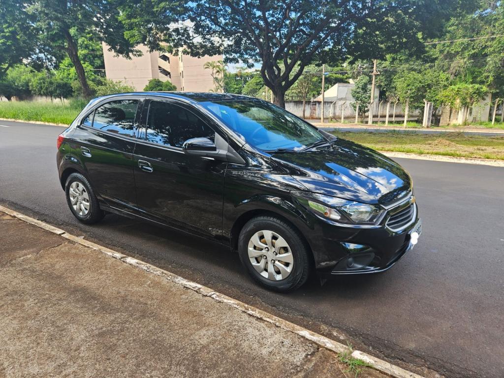 CHEVROLET Onix Hatch - Foto