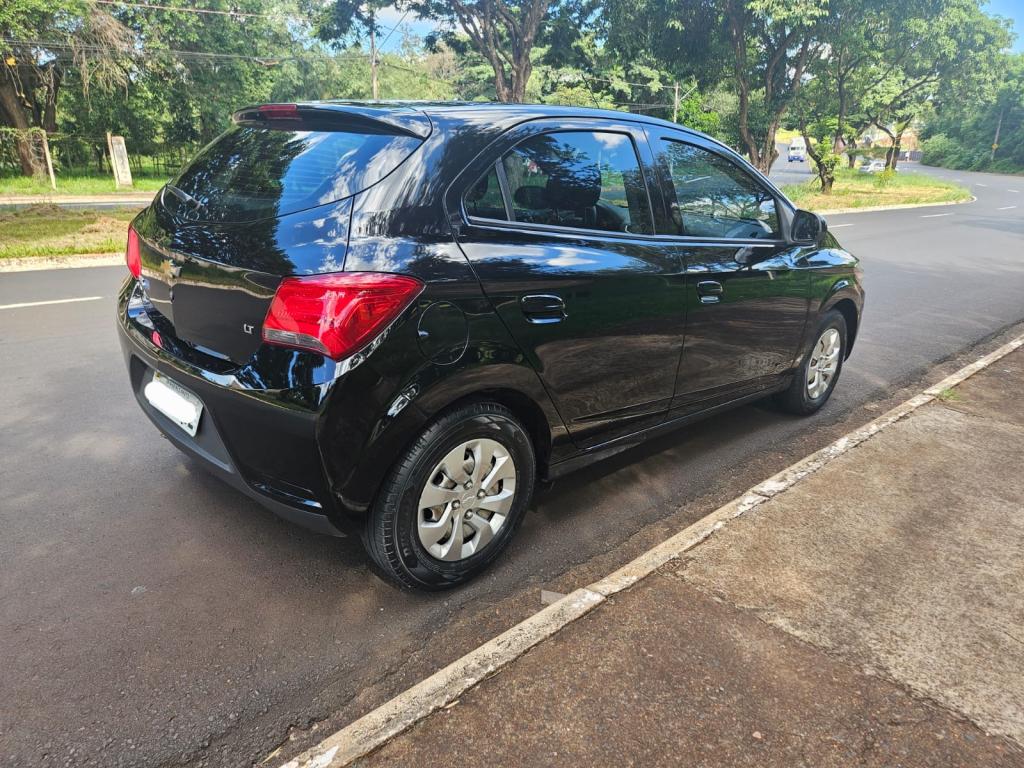 CHEVROLET Onix Hatch - Foto