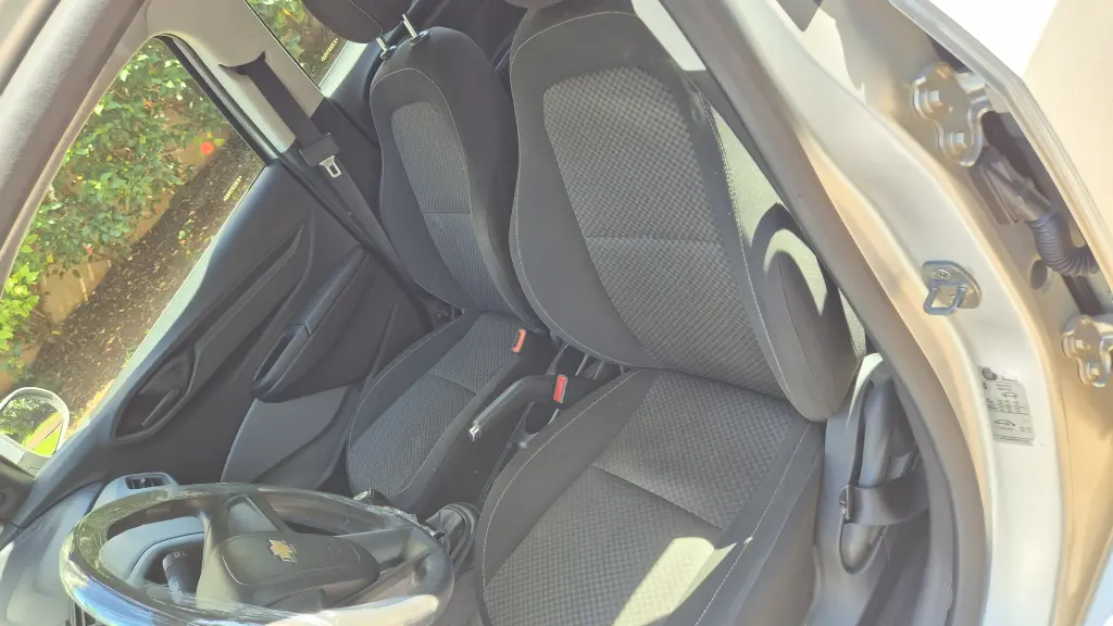 CHEVROLET Onix Hatch - Foto