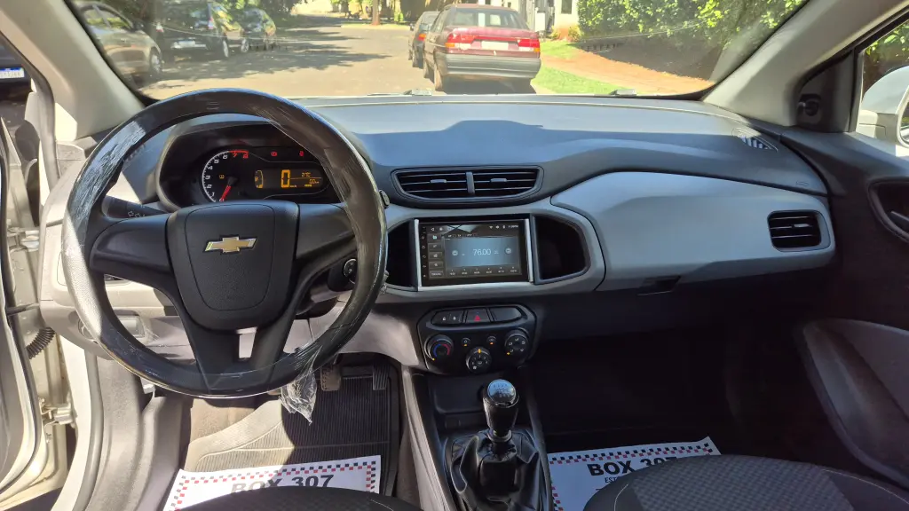 CHEVROLET Onix Hatch - Foto