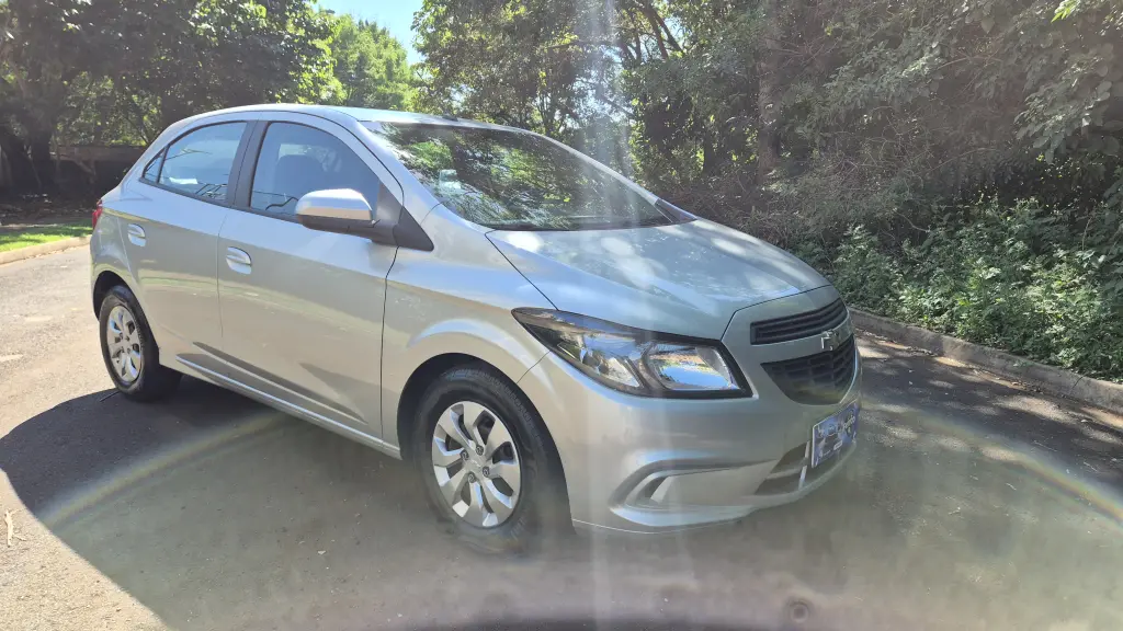 CHEVROLET Onix Hatch - Foto