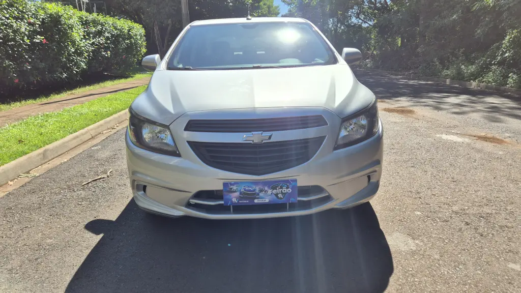 CHEVROLET Onix Hatch - Foto
