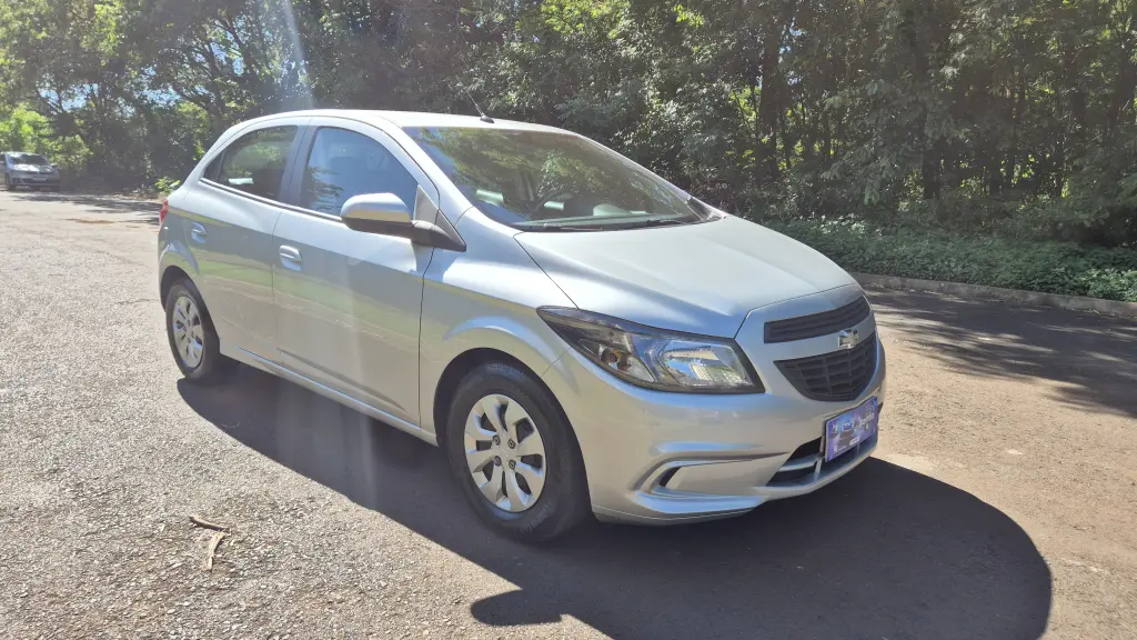 CHEVROLET Onix Hatch - Foto