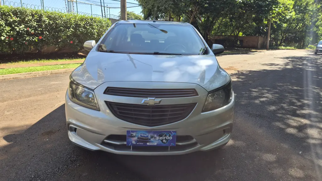CHEVROLET Onix Hatch - Foto