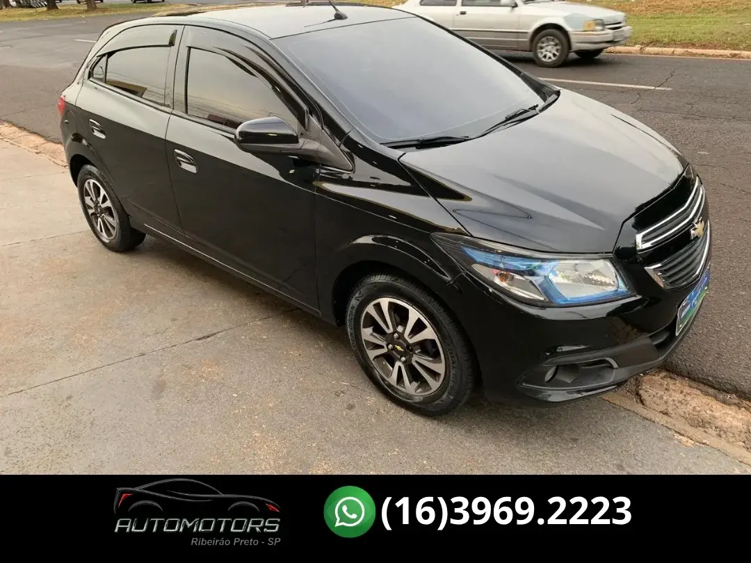 CHEVROLET Onix Hatch - Foto