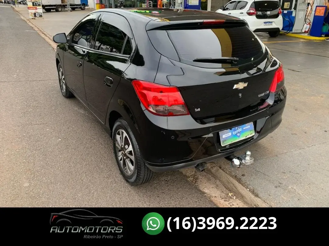 CHEVROLET Onix Hatch - Foto