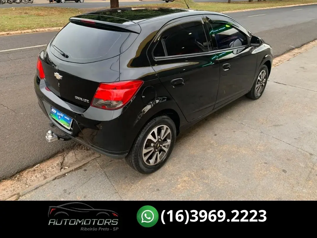 CHEVROLET Onix Hatch - Foto