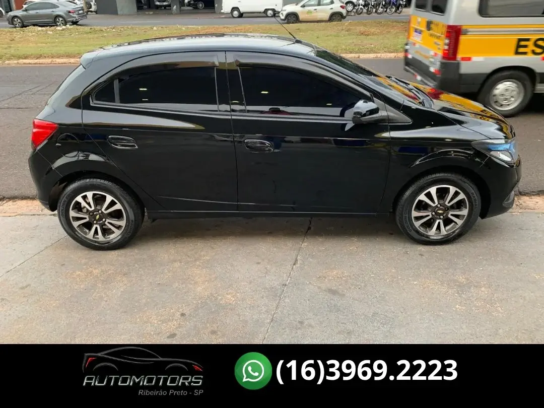 CHEVROLET Onix Hatch - Foto