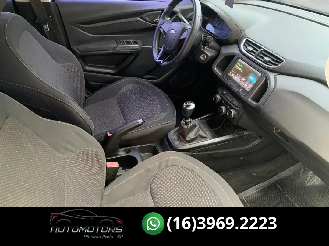 CHEVROLET Onix Hatch - Foto