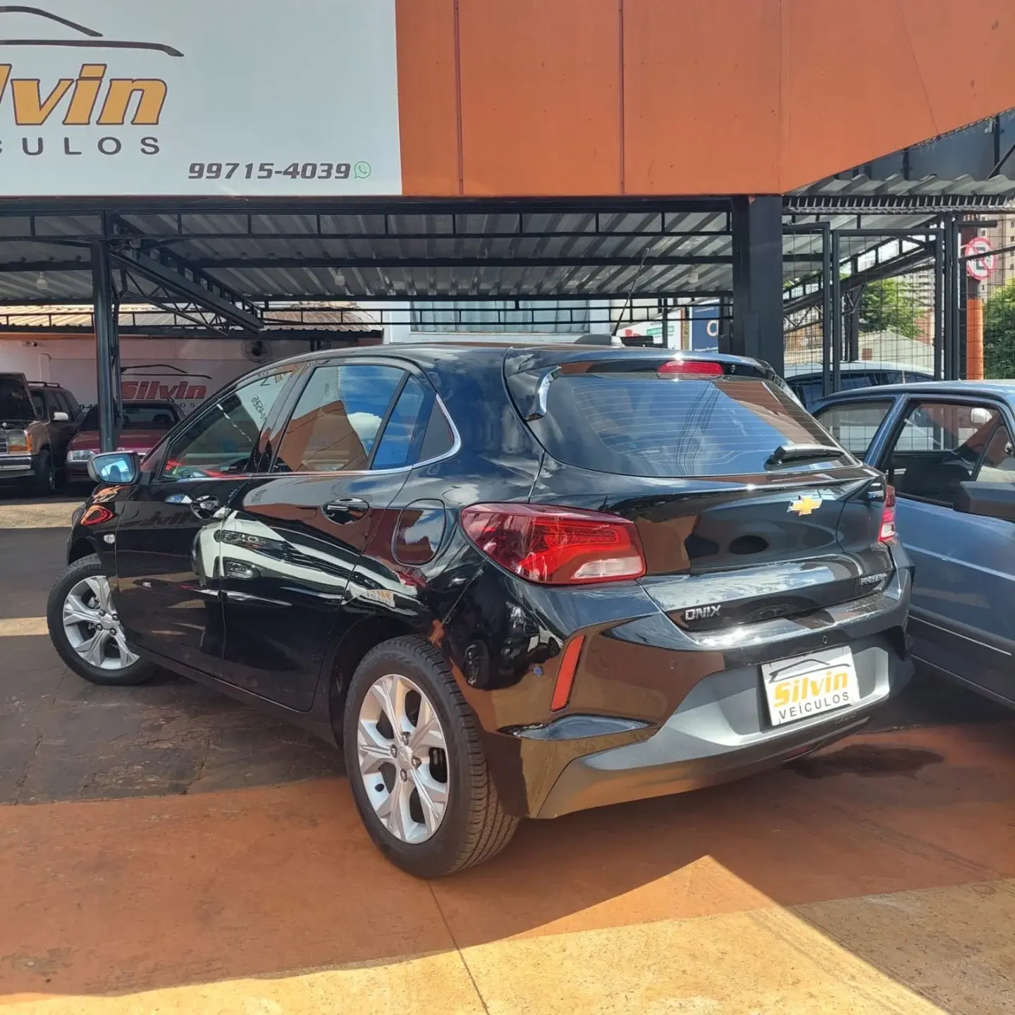 CHEVROLET Onix Hatch - Foto