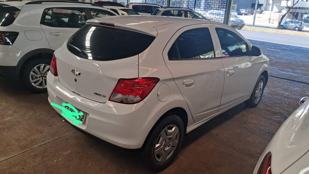 CHEVROLET Onix Hatch - Foto