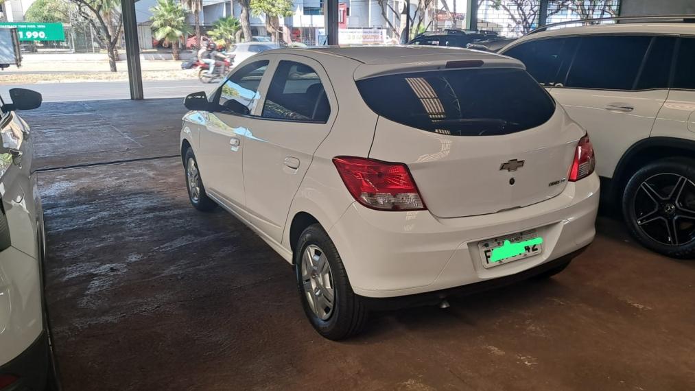 CHEVROLET Onix Hatch - Foto