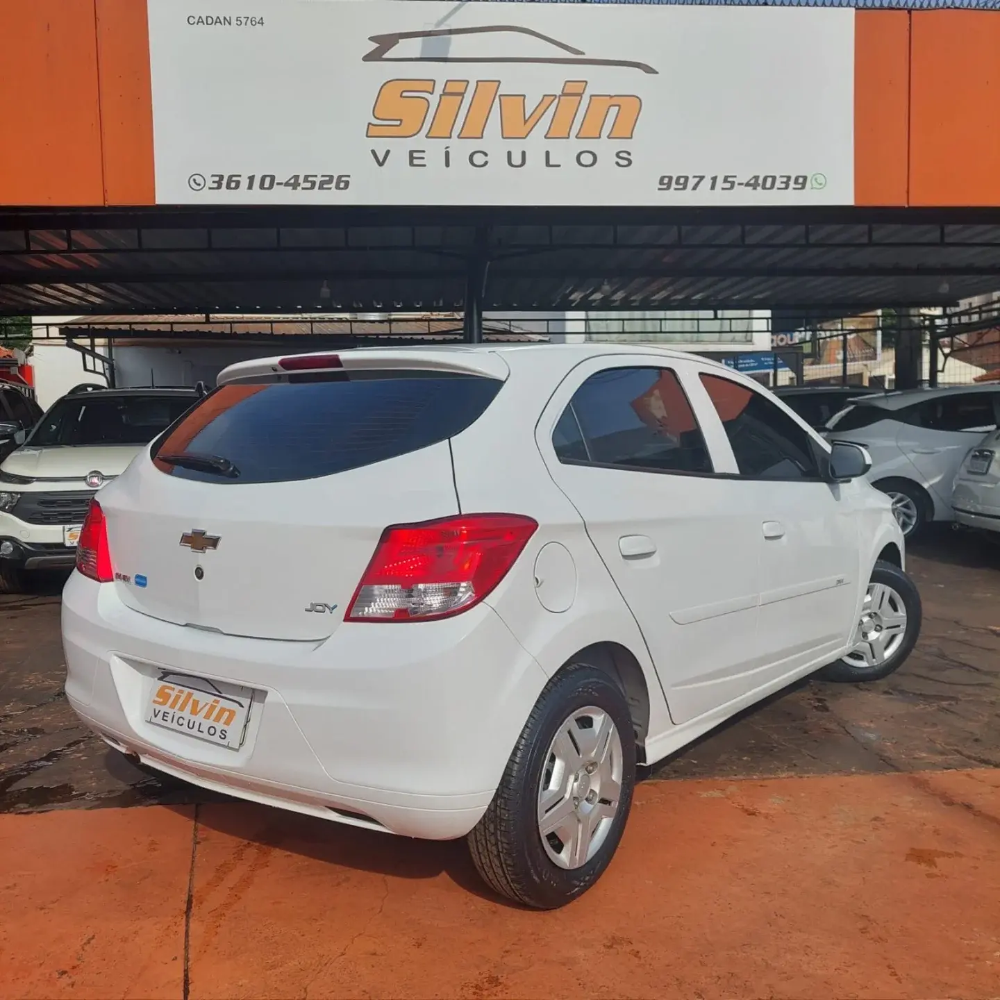 CHEVROLET Onix Hatch - Foto