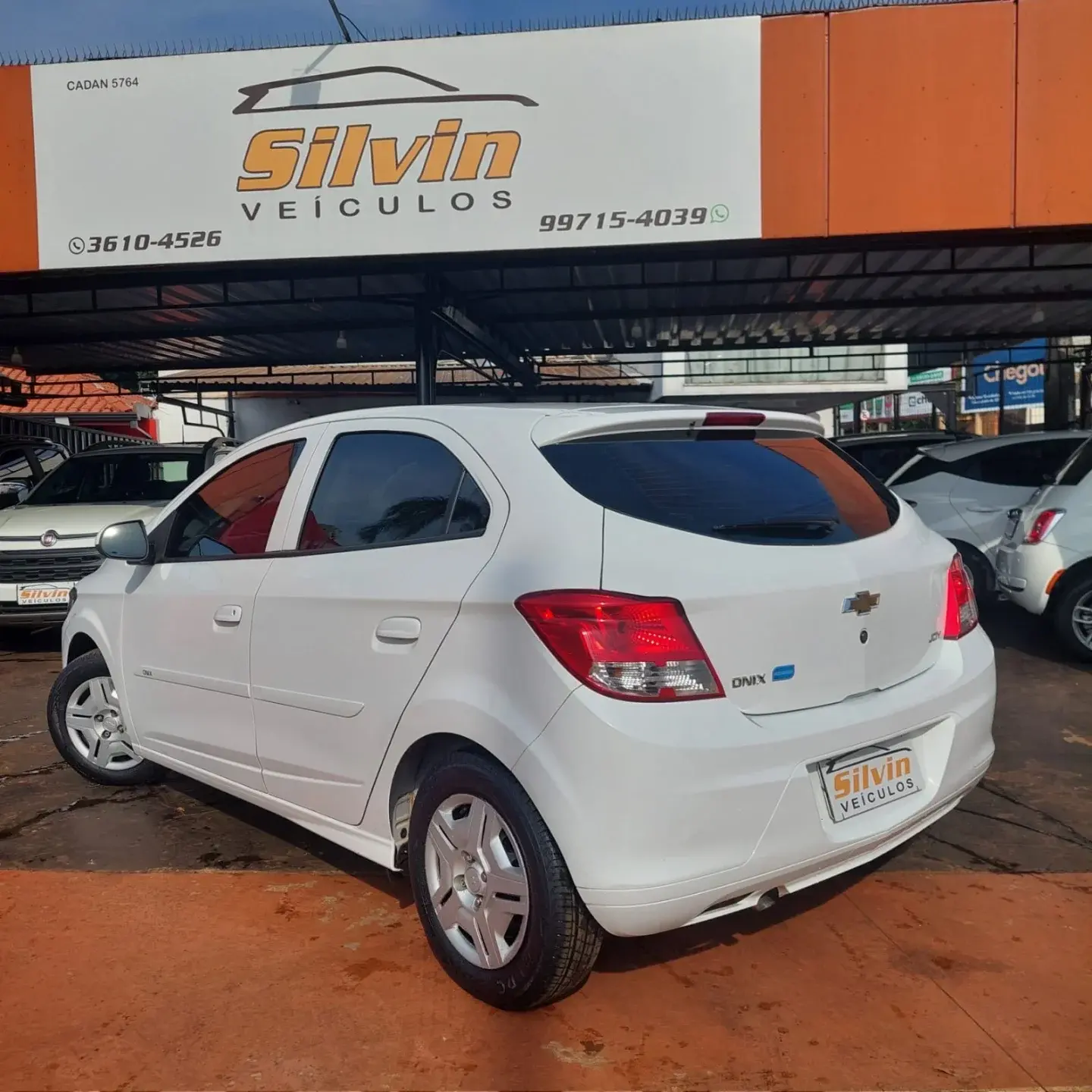 CHEVROLET Onix Hatch - Foto
