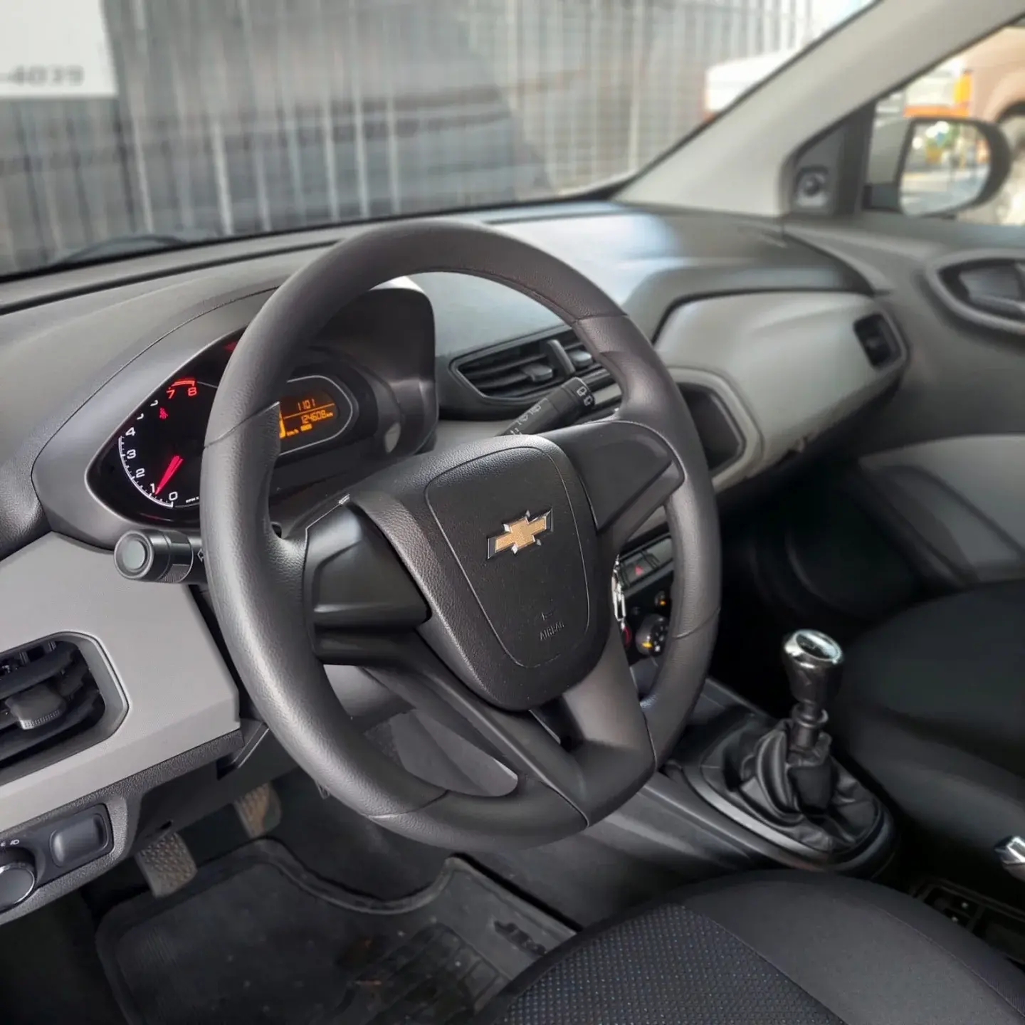 CHEVROLET Onix Hatch - Foto