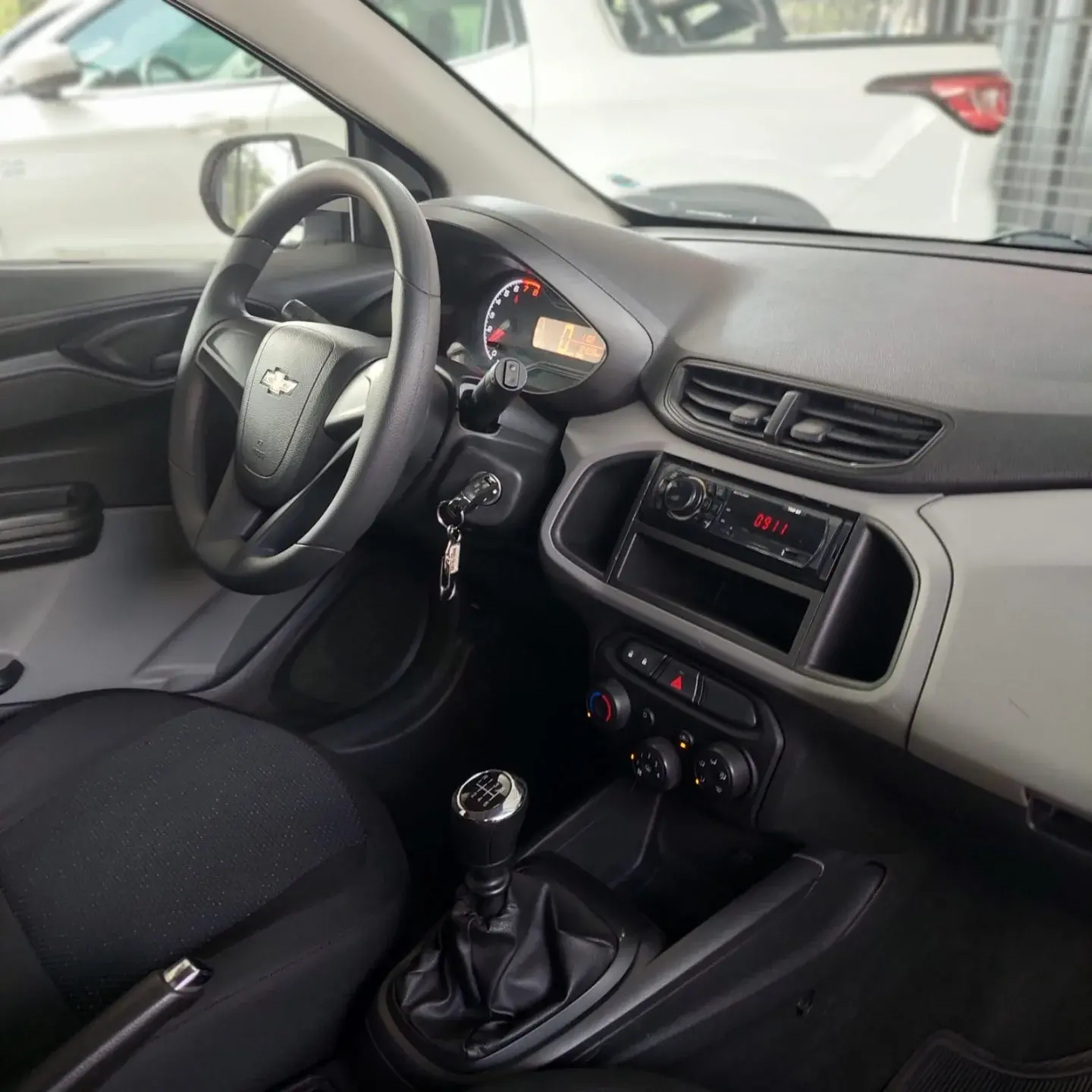 CHEVROLET Onix Hatch - Foto