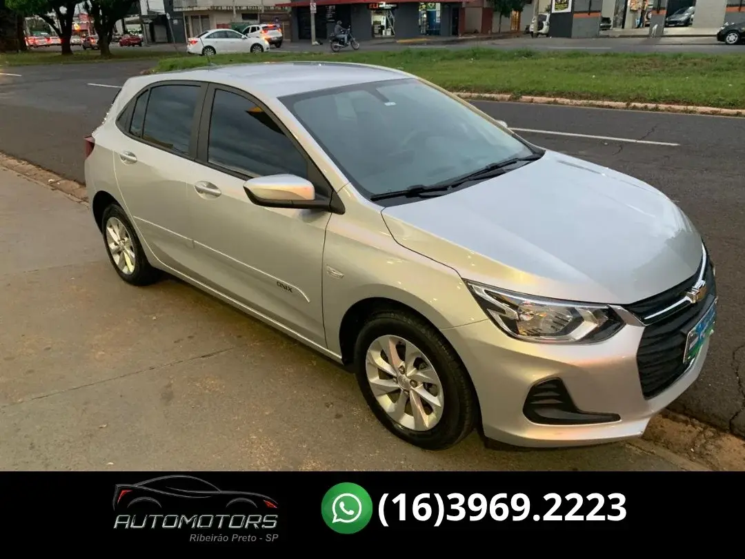 CHEVROLET Onix Hatch - Foto