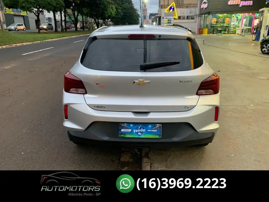 CHEVROLET Onix Hatch - Foto