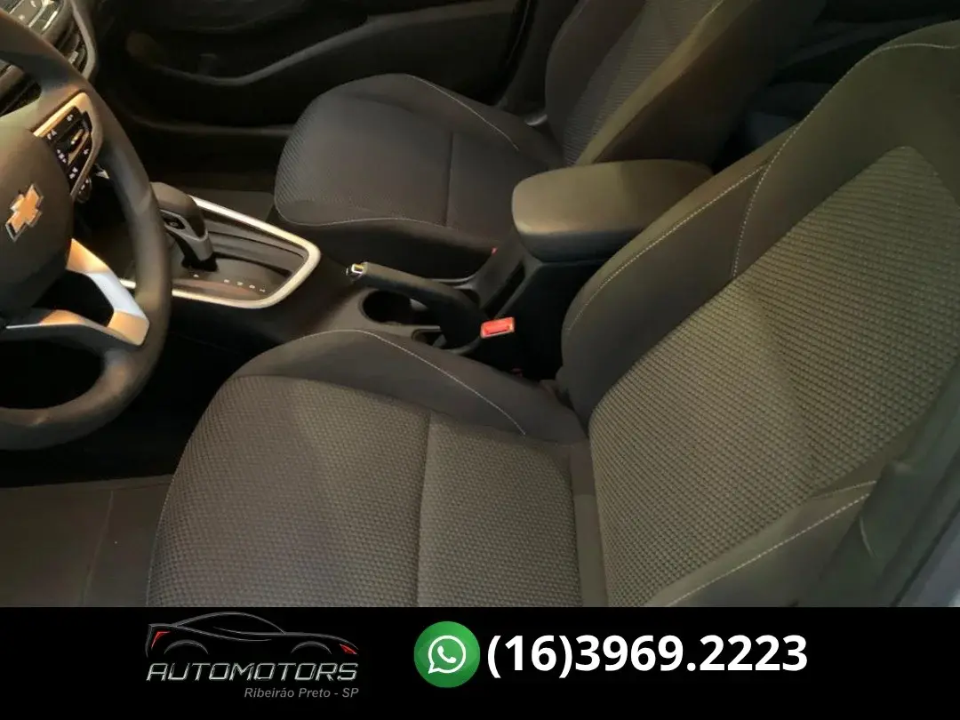 CHEVROLET Onix Hatch - Foto