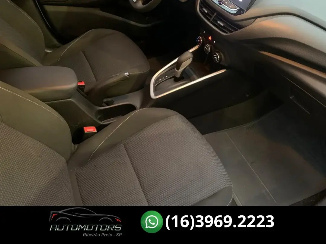 CHEVROLET Onix Hatch - Foto