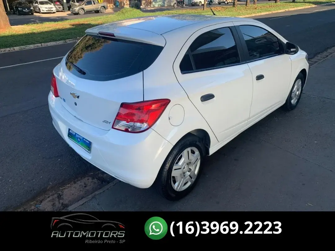 CHEVROLET Onix Hatch - Foto