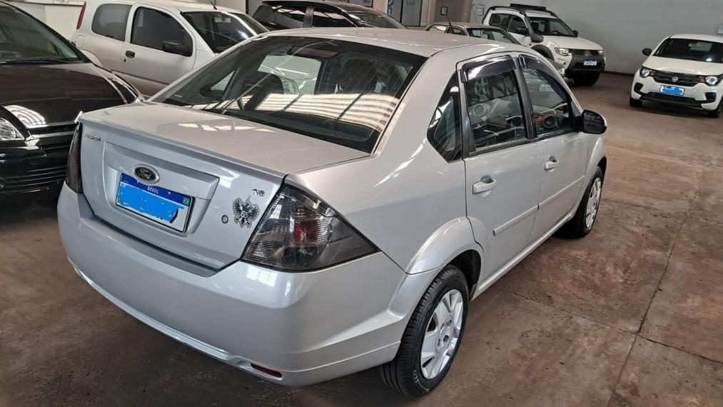 FORD Fiesta Sedan - Miniatura