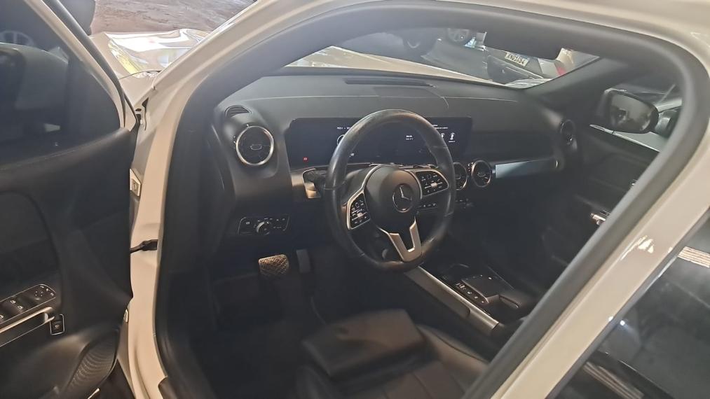 MERCEDES-BENZ GLB 200 - Foto