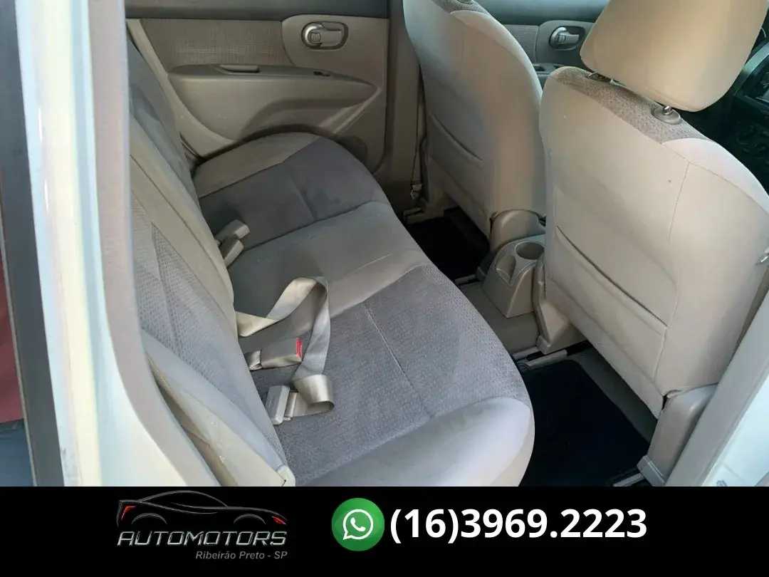 NISSAN Livina - Foto