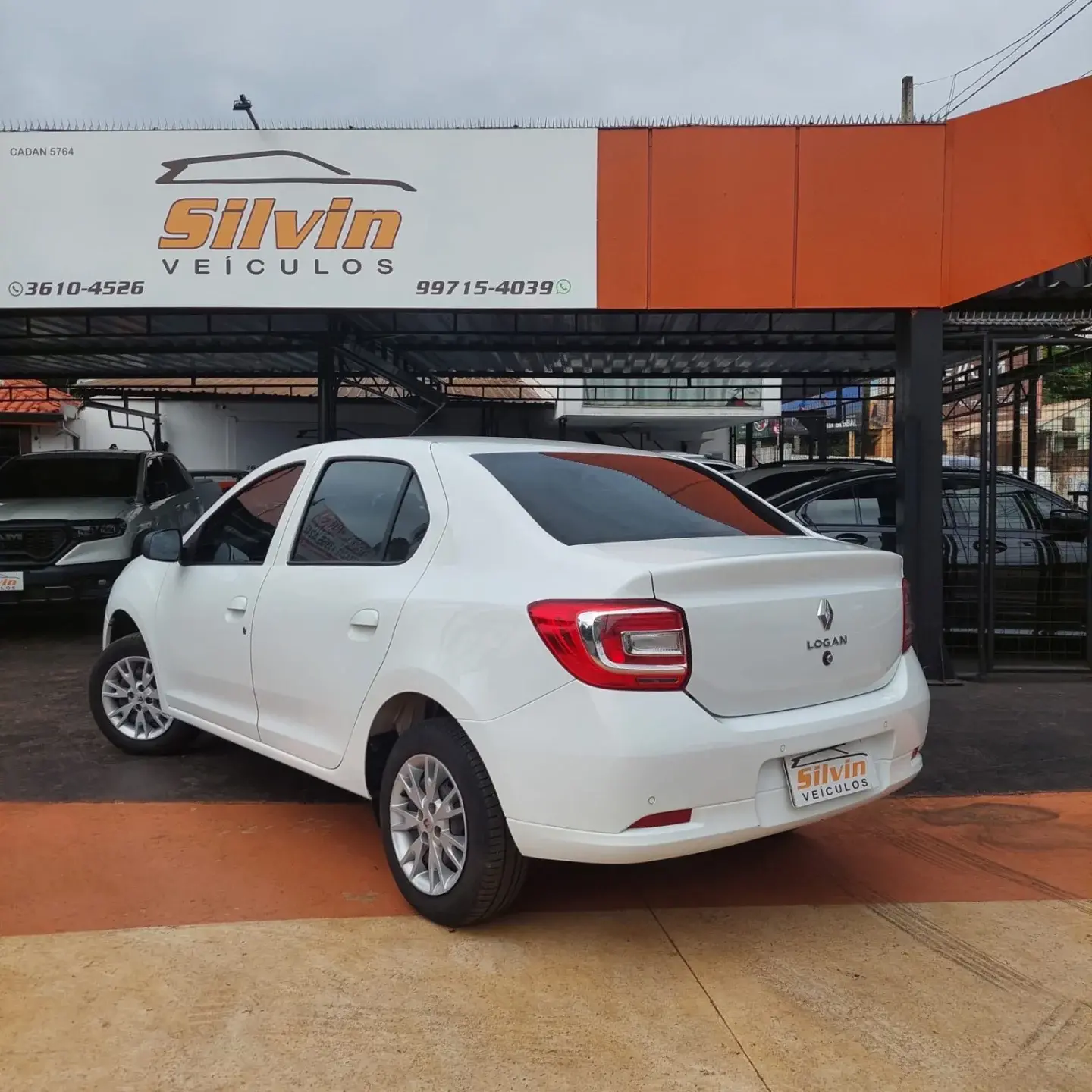 RENAULT Logan - Foto