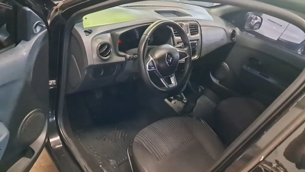 RENAULT Logan - Foto