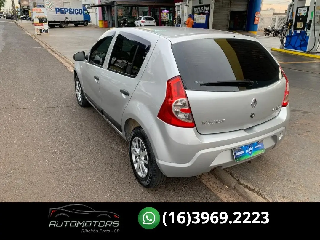 RENAULT Sandero - Foto