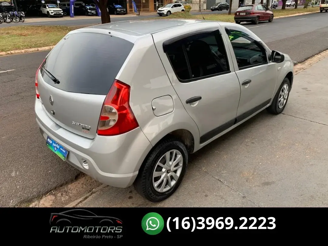 RENAULT Sandero - Foto