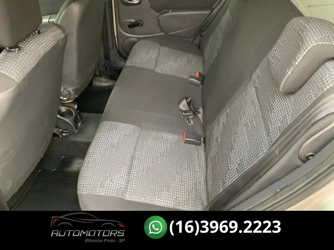 RENAULT Sandero - Foto