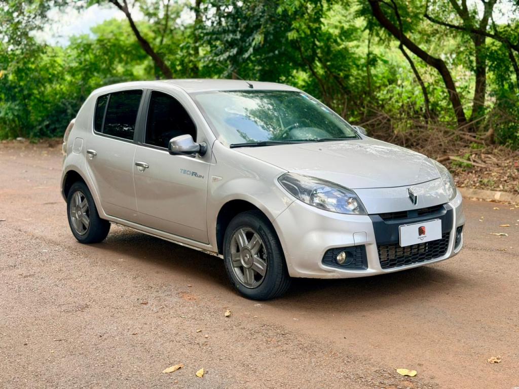 RENAULT Sandero - Foto