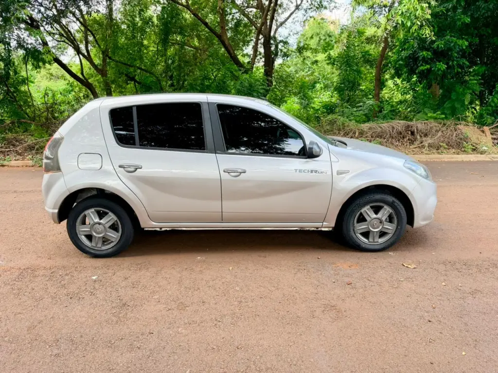 RENAULT Sandero - Foto