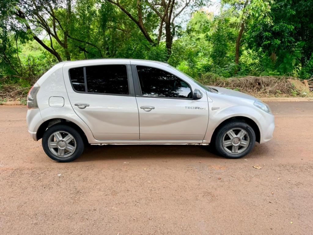 RENAULT Sandero - Foto