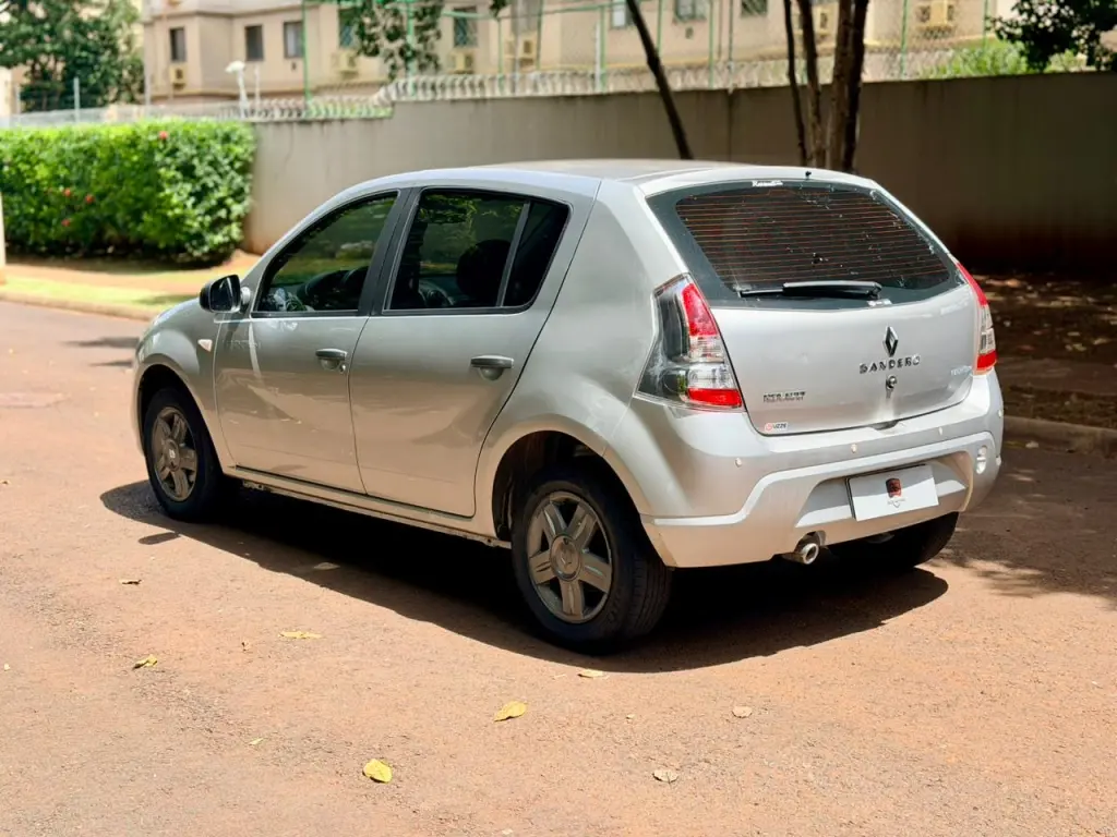 RENAULT Sandero - Foto