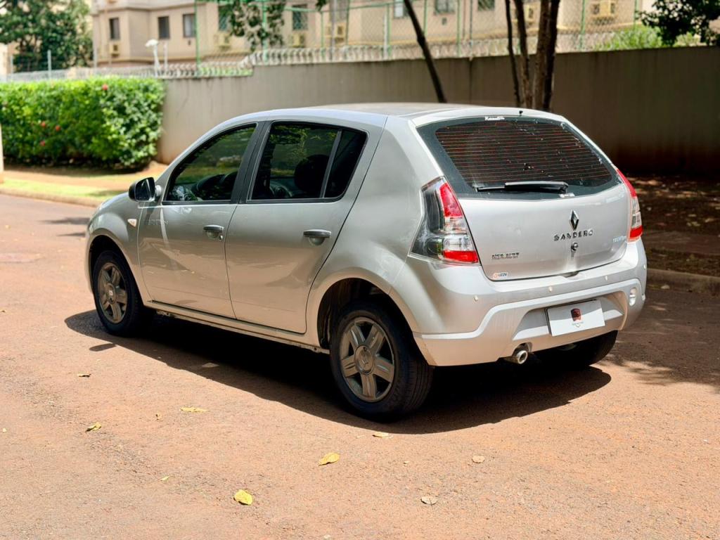 RENAULT Sandero - Foto