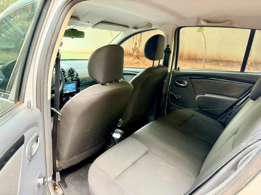 RENAULT Sandero - Foto