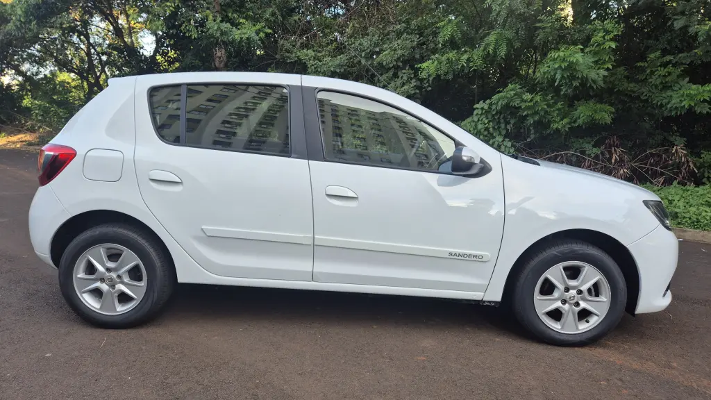 RENAULT Sandero - Foto