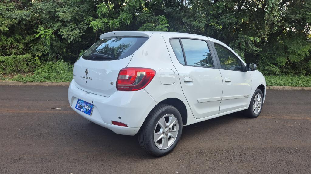 RENAULT Sandero - Foto