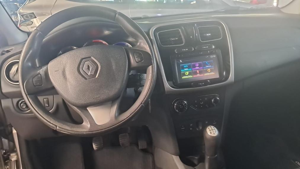 RENAULT Sandero - Foto