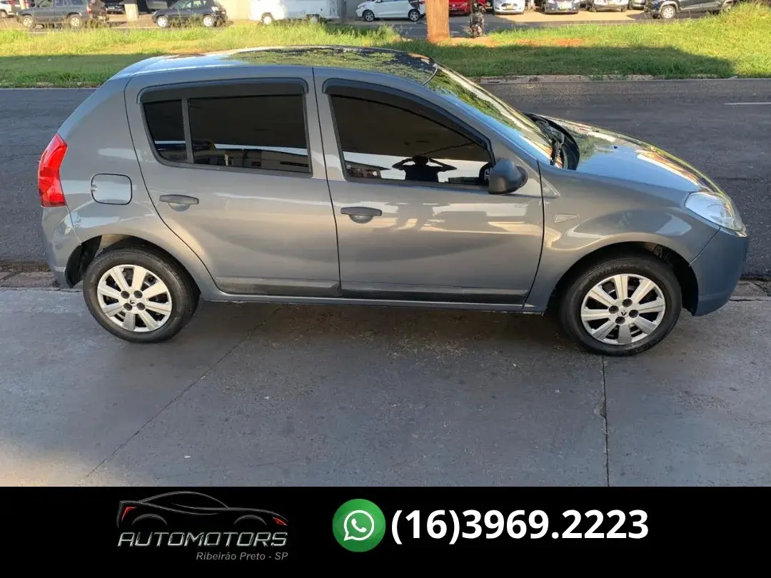 RENAULT Sandero - Foto