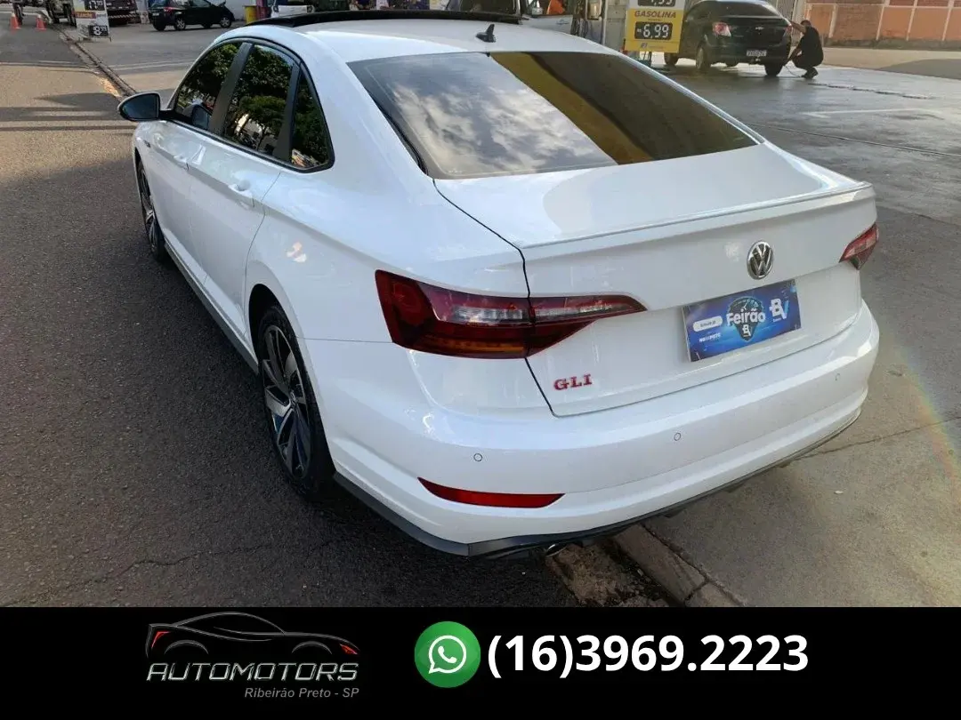 VOLKSWAGEN Jetta - Foto