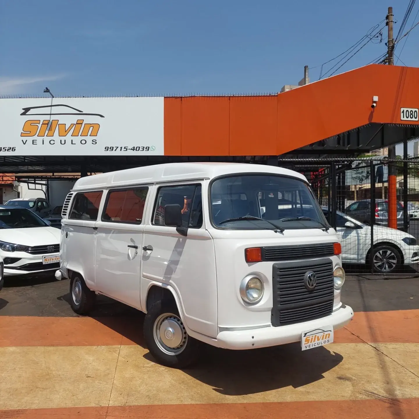 VOLKSWAGEN Kombi - Miniatura