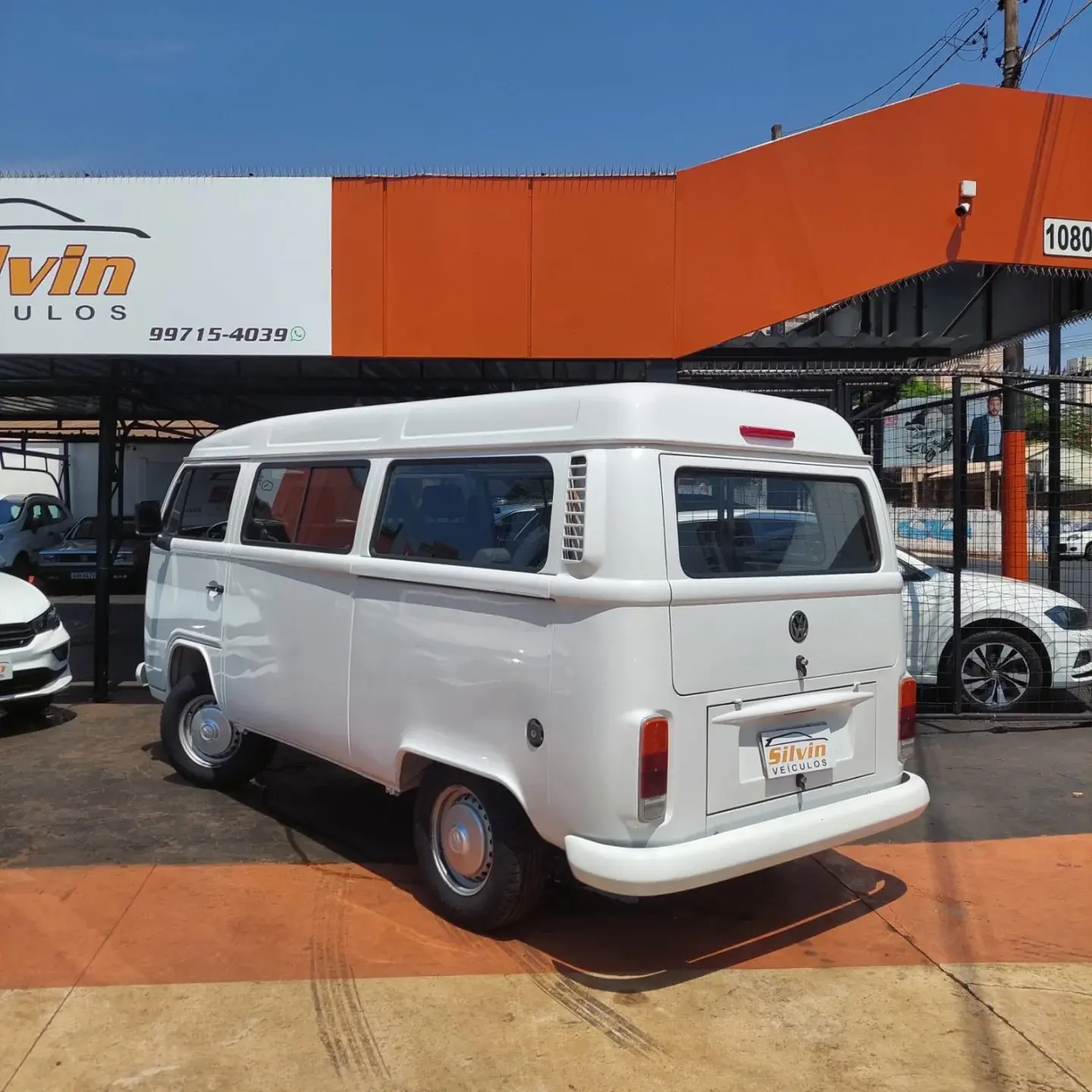 VOLKSWAGEN Kombi - Miniatura
