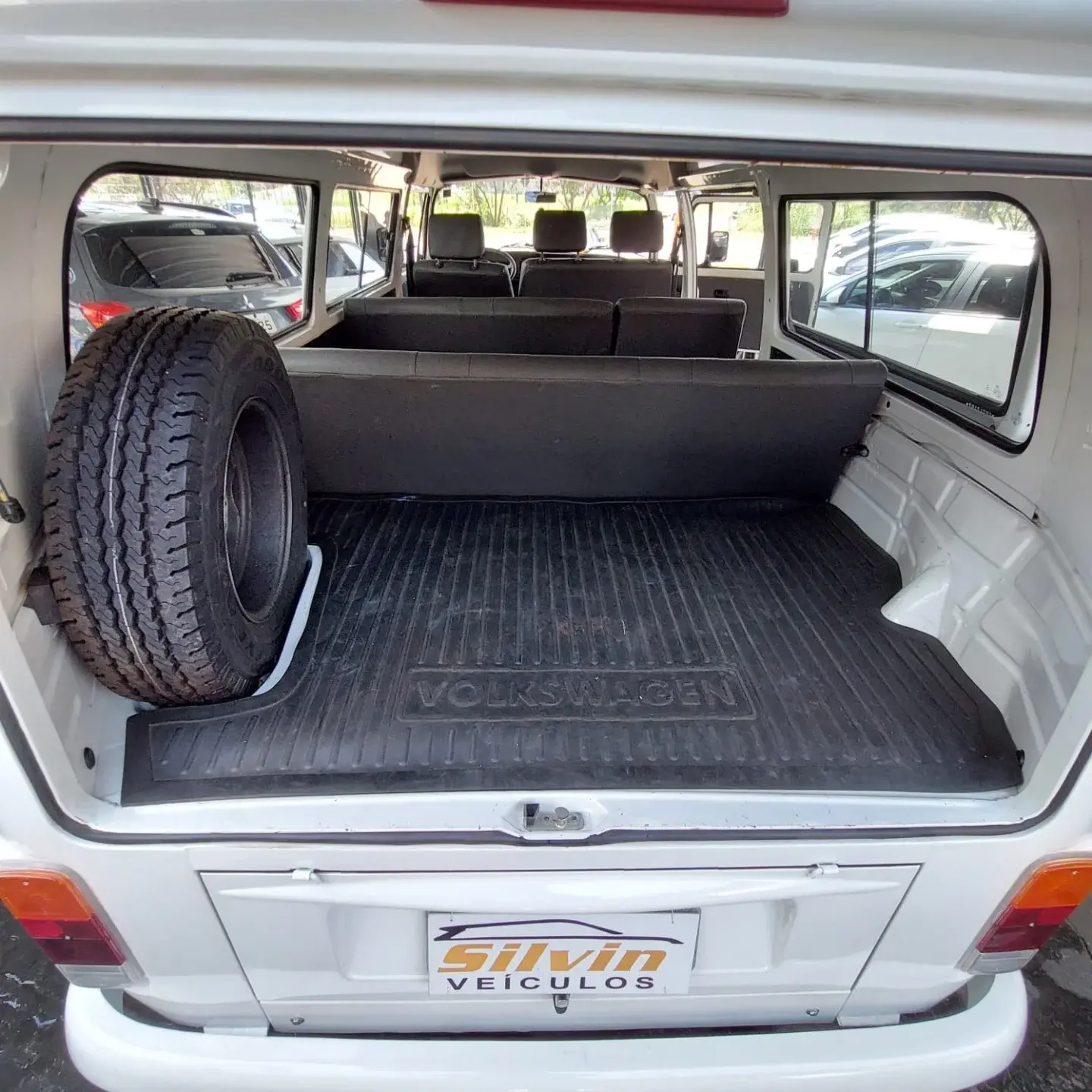 VOLKSWAGEN Kombi - Miniatura