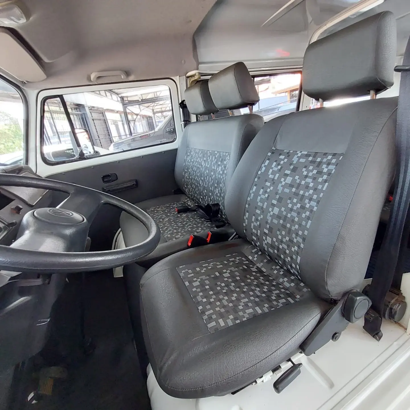 VOLKSWAGEN Kombi - Miniatura