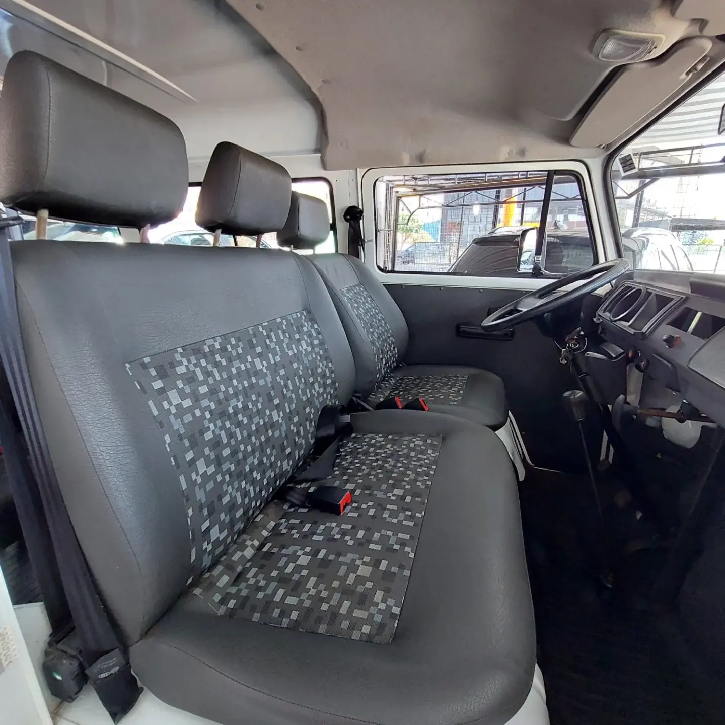 VOLKSWAGEN Kombi - Miniatura