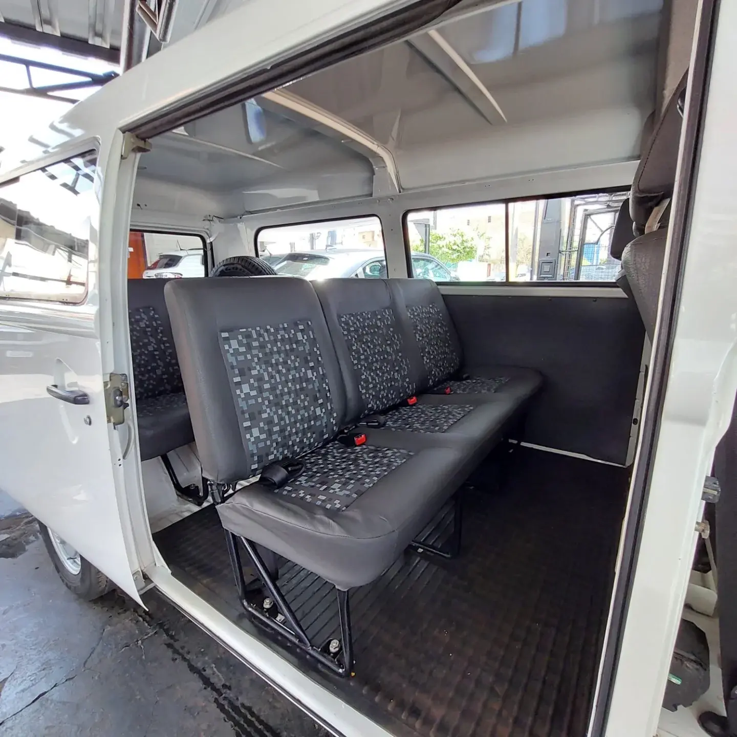 VOLKSWAGEN Kombi - Miniatura